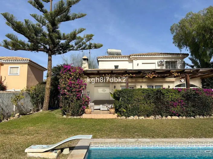Villa en Calahonda 5 Dormitorios Piscina Privada Vistas al Mar