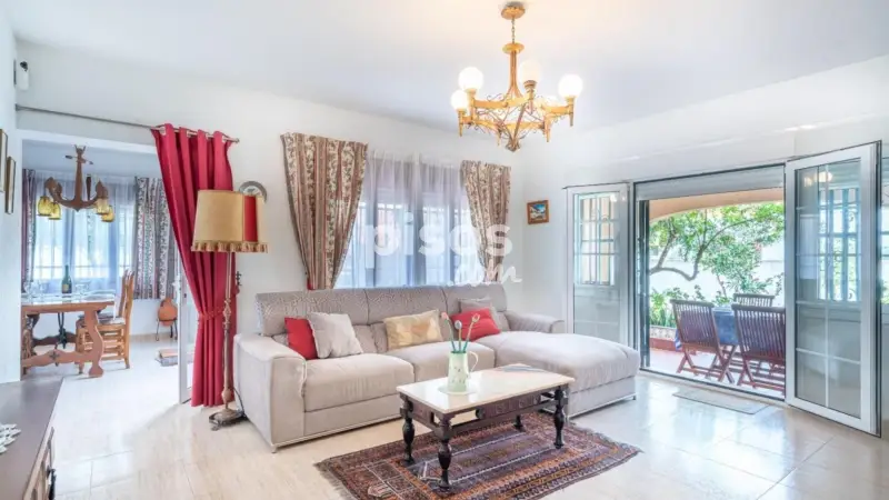 Chalet en Venta Roquetas de Mar Cerca de la Playa 4 Dormitorios Jardin