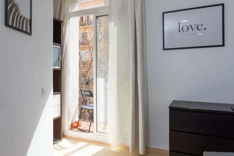 Apartamento en alquiler Barcelona Carrer Creu Coberta 2 dormitorios