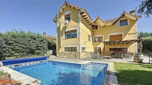 Casa en venta El Casar 4 dormitorios piscina bodega garaje