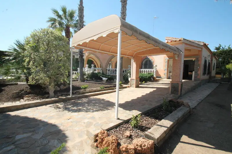 Villa Mediterránea 4 Dormitorios La Mata Alicante