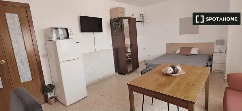 Apartamento 5 Dormitorios 1 Baño Madrid