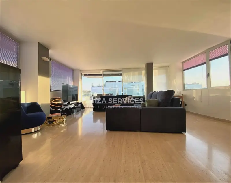 Apartamento en Botafoch Ibiza: Lujo y comodidad a un paso de la playa