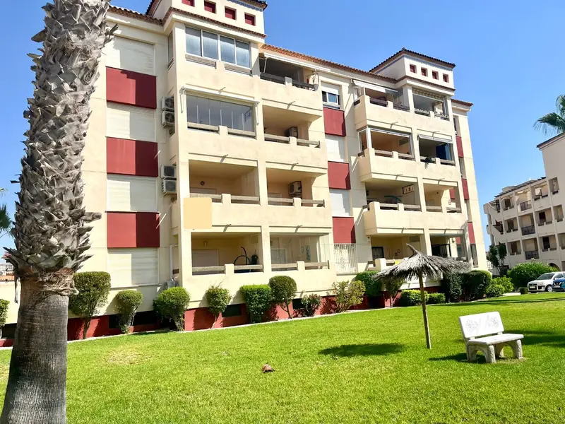 Apartamento en Orihuela con Piscina y Garaje