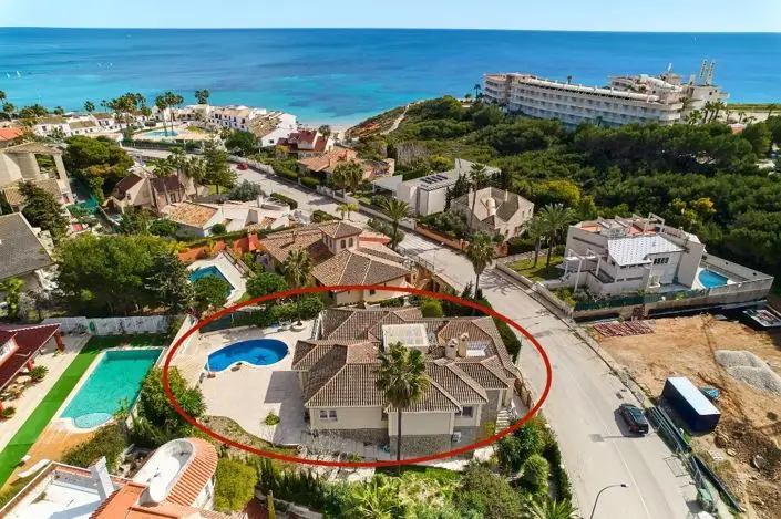 Villa de Lujo en Campoamor 4 Dormitorios Piscina Privada
