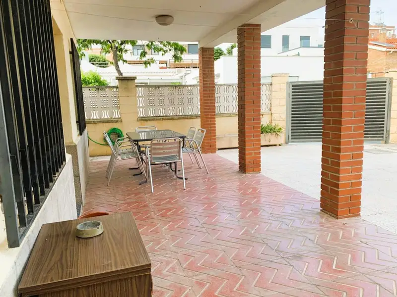 Casa en Vilanova 3 Dormitorios Patio Porche Barbacoa