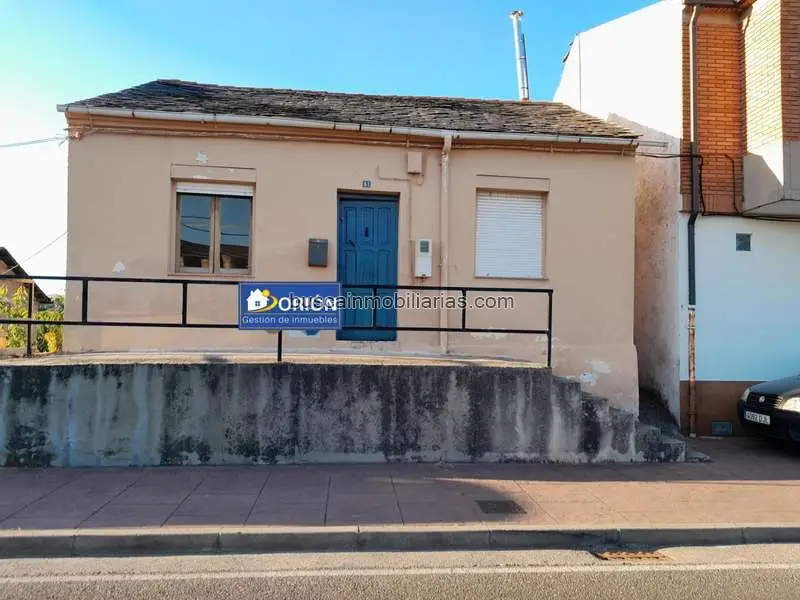 Casa en Puente Boeza Ponferrada con terreno 843m2 para reformar