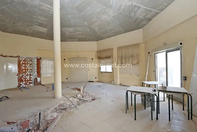 Local Comercial en Alquiler Playa Flamenca Orihuela Alicante