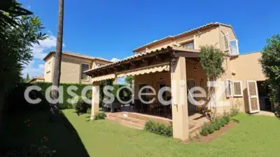 Villa en Oliva Nova con piscina y vistas al mar