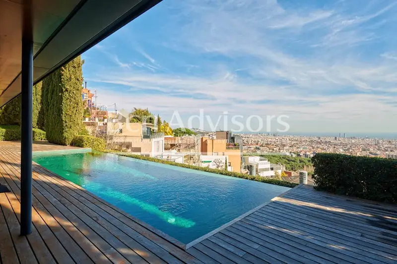 Chalet de Lujo en Sarria con Jardin Piscina y Pista de Padel