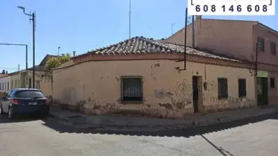 Casa en Villanueva de Gallego para reformar o construir