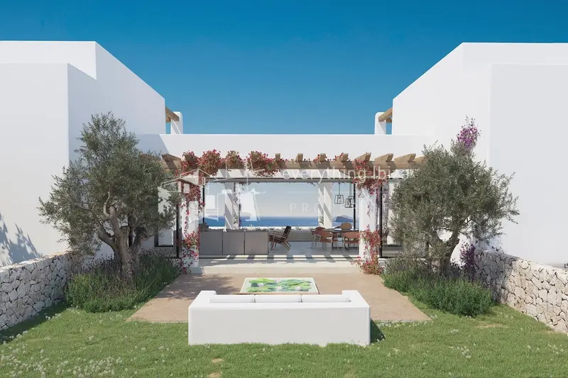 Chalet en Cala Llenya cerca de la playa con piscina privada