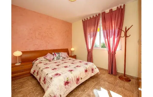 Casa de 4 Dormitorios con Piscina Privada en Calafell