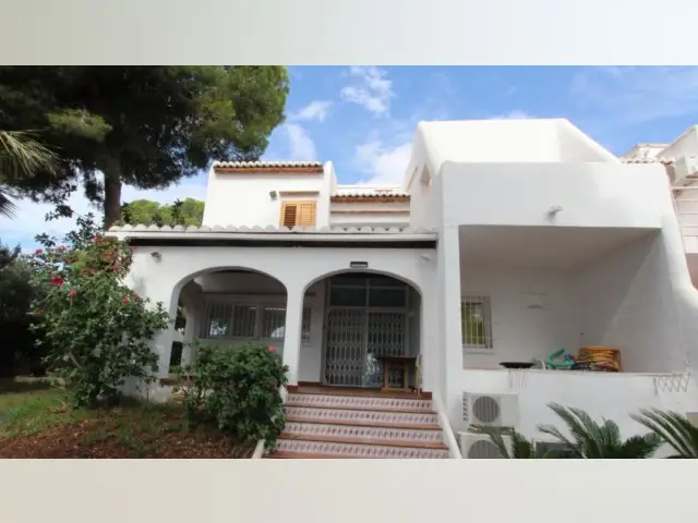 Casa-Villa de 4 Dormitorios alquiler Moraira, España