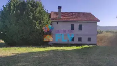 Casa en venta en Allariz 240m² con finca de 12000m²