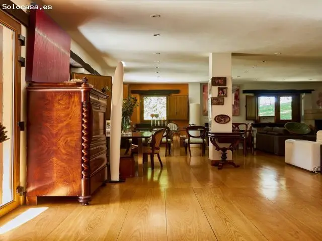 Casona Cantabra en Penagos con terreno y plantacion de cerezos