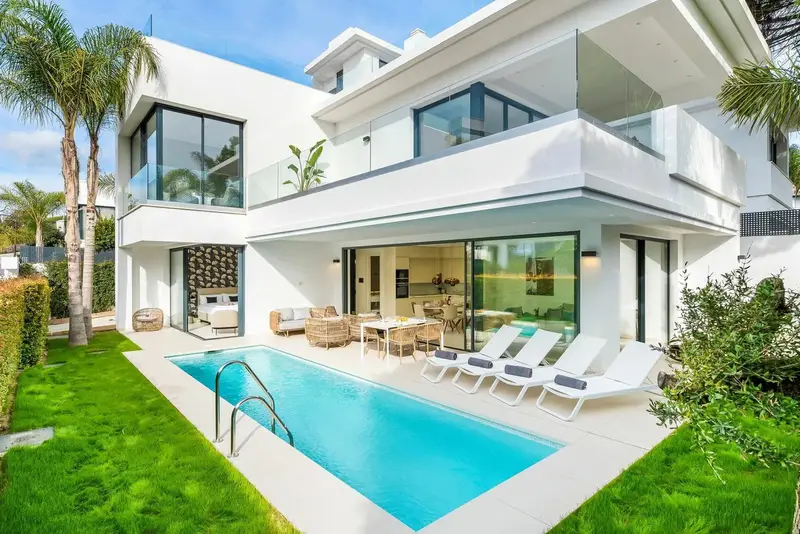 Chalet de Lujo en Alquiler Marbella Rio Verde 4 Dormitorios Cerca Puerto Banus
