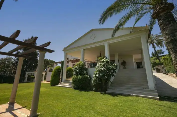 Villa de Lujo en Venta Las Brisas 6 Dormitorios