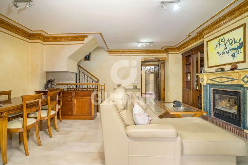 Adosado en Venta Estepona Pueblo 4 Dormitorios Garaje Doble