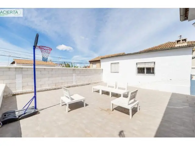 Casa en Planta Baja en Peligros 4 Dormitorios Gran Patio Reformada