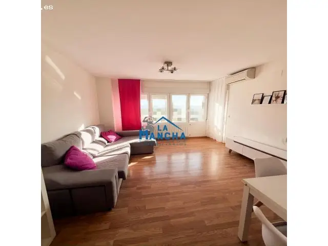Piso en Venta en Zona Imaginalia con Piscina y Garaje