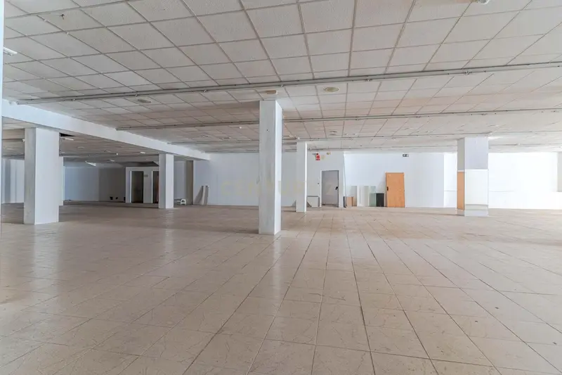Local Comercial 2500m2 Avda Martin Cuevas Motril