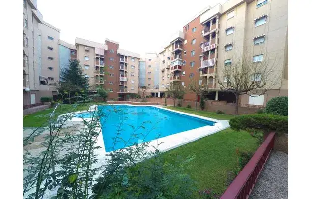 Apartamento 110m2 Estudiantes Granada 3 Dormitorios Piscina