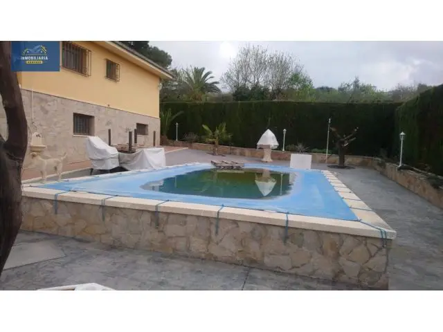 Chalet en Venta Benillup 5 Dormitorios Piscina