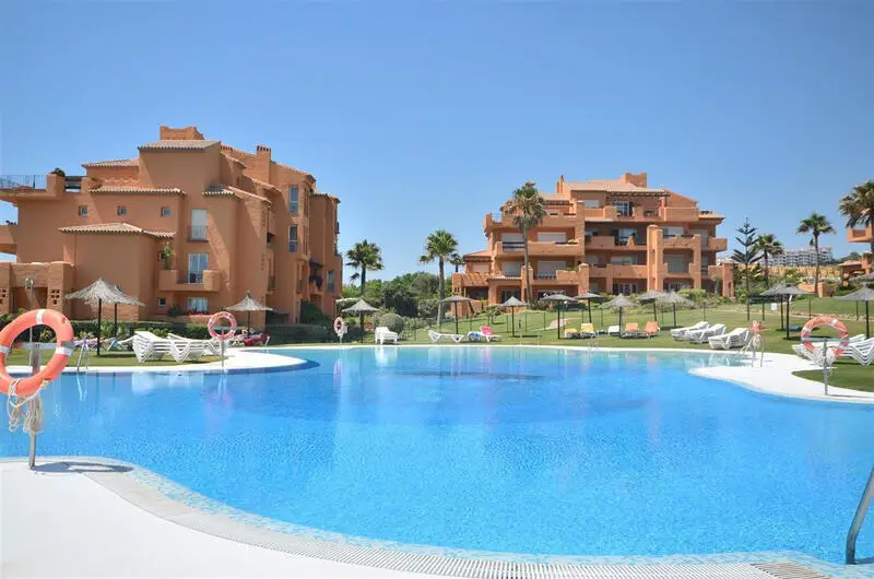 Apartamento en La Duquesa 2 dormitorios con piscina y garaje