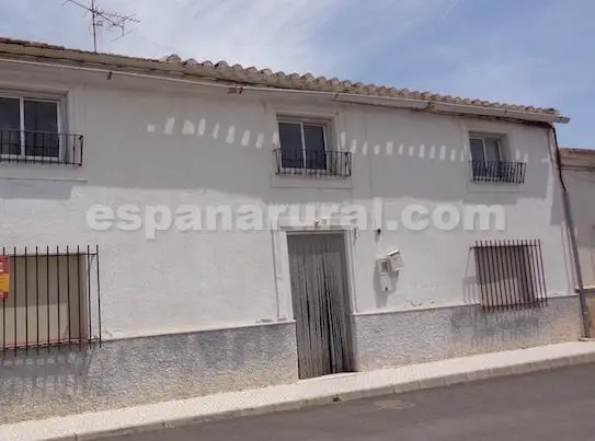 Casa de Pueblo en Overa 3 Dormitorios Jardin 250m2