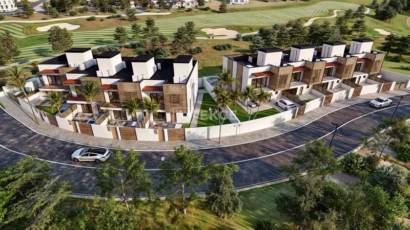 Adosados de Lujo en Estepona con Vistas al Golf