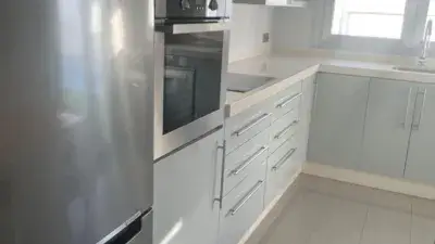 Casa Moderna en Mil Palmeras: Lujo, Estilo y Comodidad