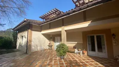 Chalet en Mungia con 3 habitaciones y garaje para 4 coches