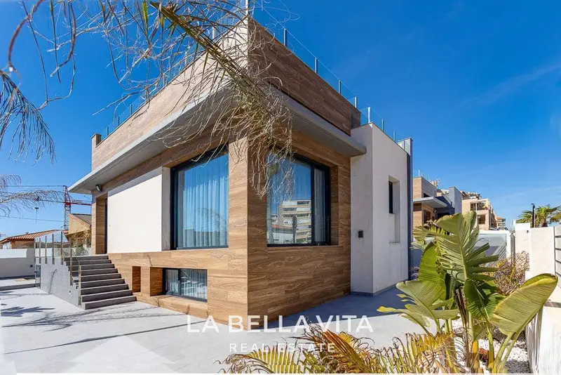 Villa de Lujo en Primera Linea de Playa La Mata Torrevieja