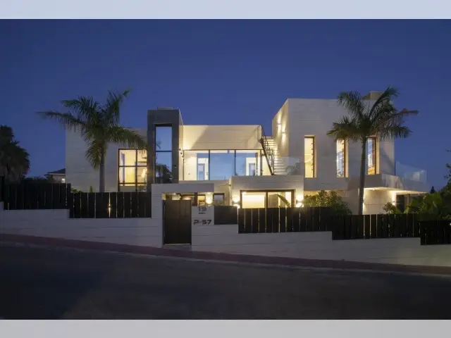 Casa Villa 7 Dormitorios Nueva Andalucia