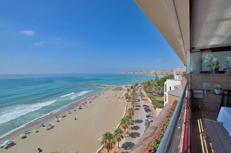 Ático en Fuengirola con Vistas al Mar