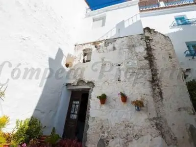 Casa de pueblo en Canillas de Albaida para reformar