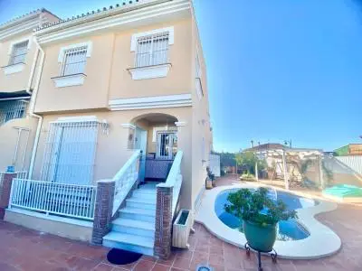 Chalet Pareado en Puerto de la Torre Ideal para Familias