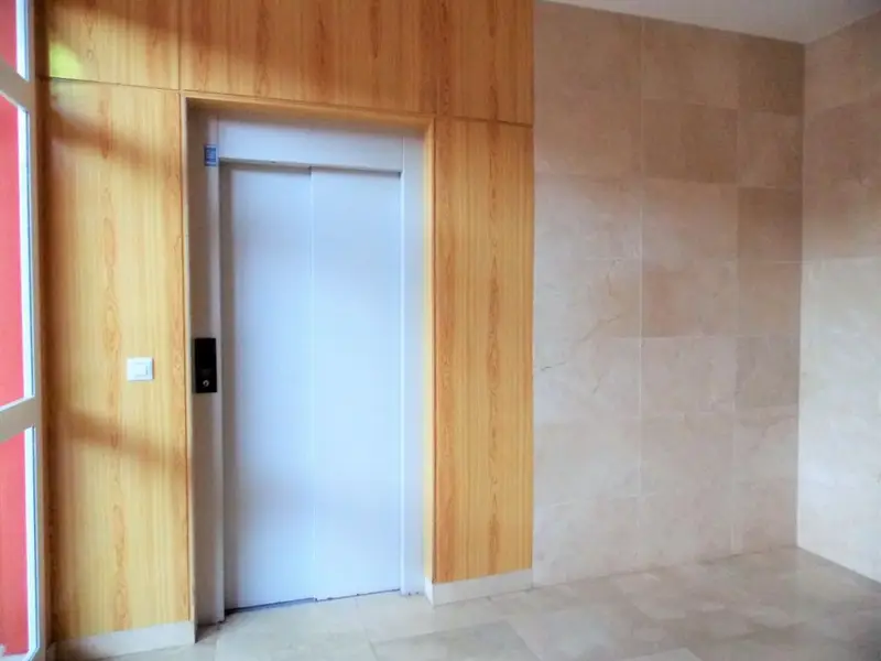 Garaje en venta Ampuero 121m2 con ascensor