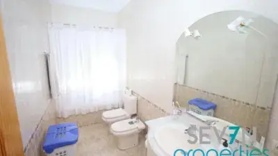 Casa adosada con 2 pisos, local y fabrica posibilidad financiacion 100
