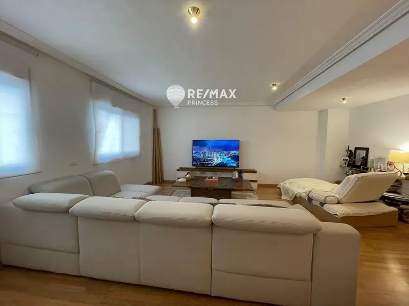 Piso en Venta Los Ángeles Alicante 200m² 4 habitaciones Patio 3 Baños