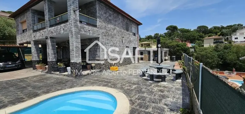 Chalet en Venta en Barcelona 6 Dormitorios Piscina