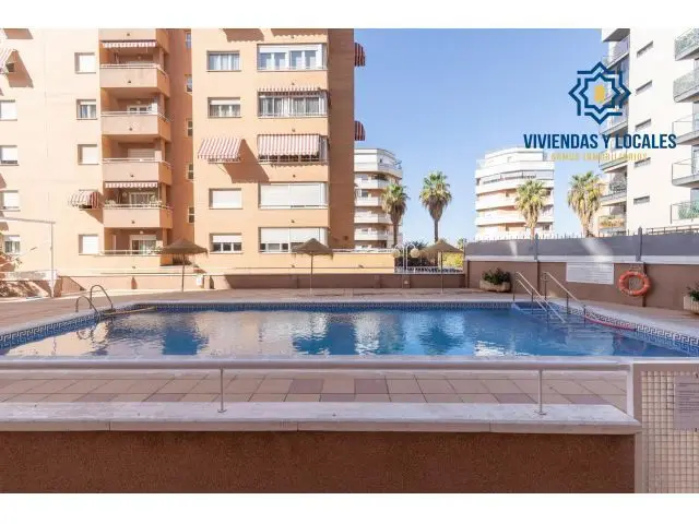 Pisazo Exterior en Periodistas con Piscina y Zona Infantil