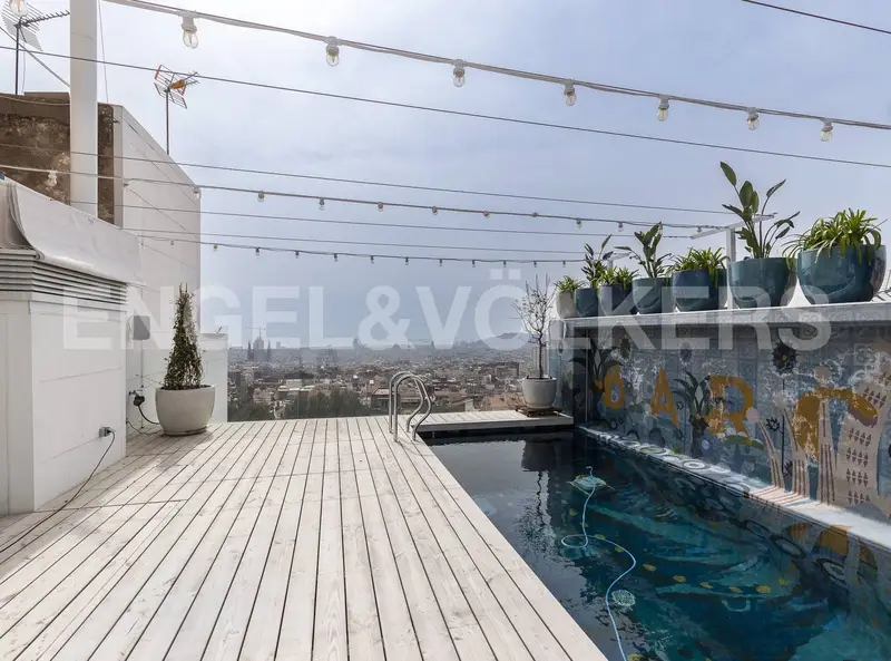 Chalet con Piscina y Vistas en Barcelona
