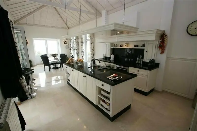 Villa en Venta en Valtocado Malaga 4 Dormitorios