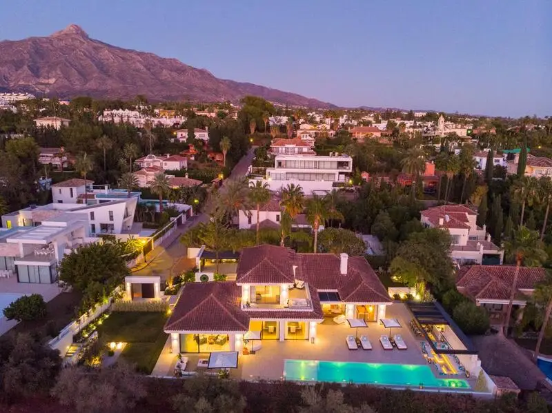 Villa Moderna 5 Dormitorios Golf Las Brisas Marbella