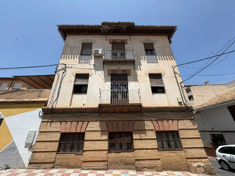 Edificio en Venta en La Zubia Centro 4 Locales 7 Viviendas