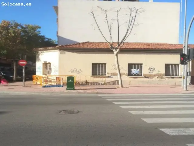 Alquiler Planta Baja para Negocio con Patio Interior