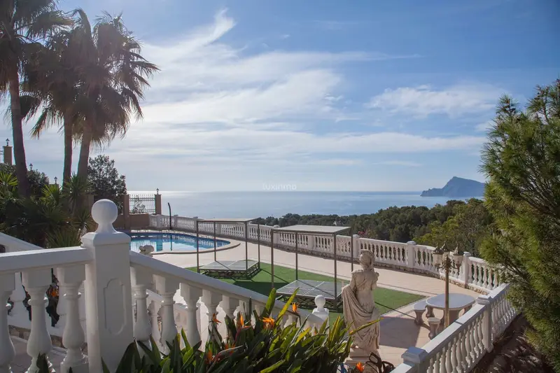 Chalet de Lujo en Altea con Vistas al Mar y Spa