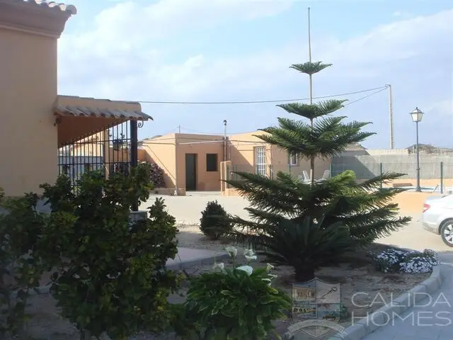 5 Bed Villa for sale